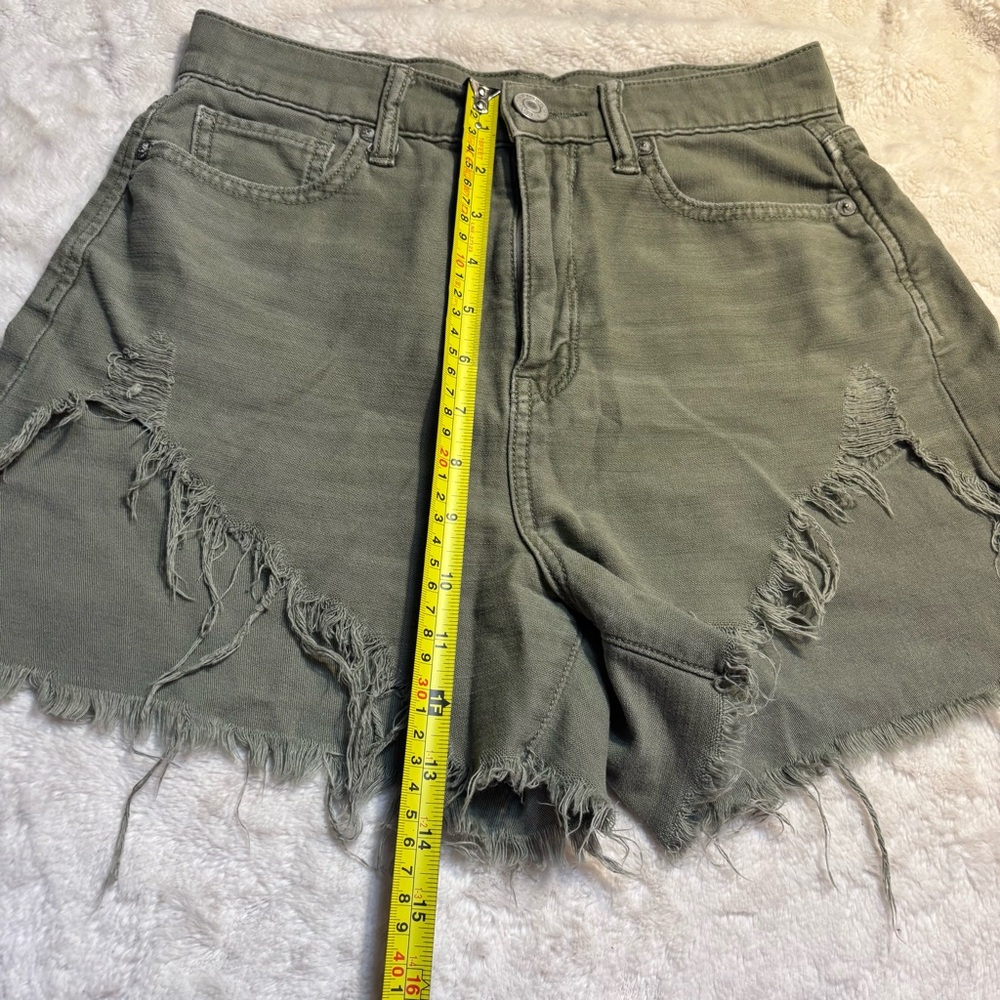 American Eagle Shorts Sz 0 Army Green Denim Distressed Highest Rise Mom Shorts - Picture 13 of 13